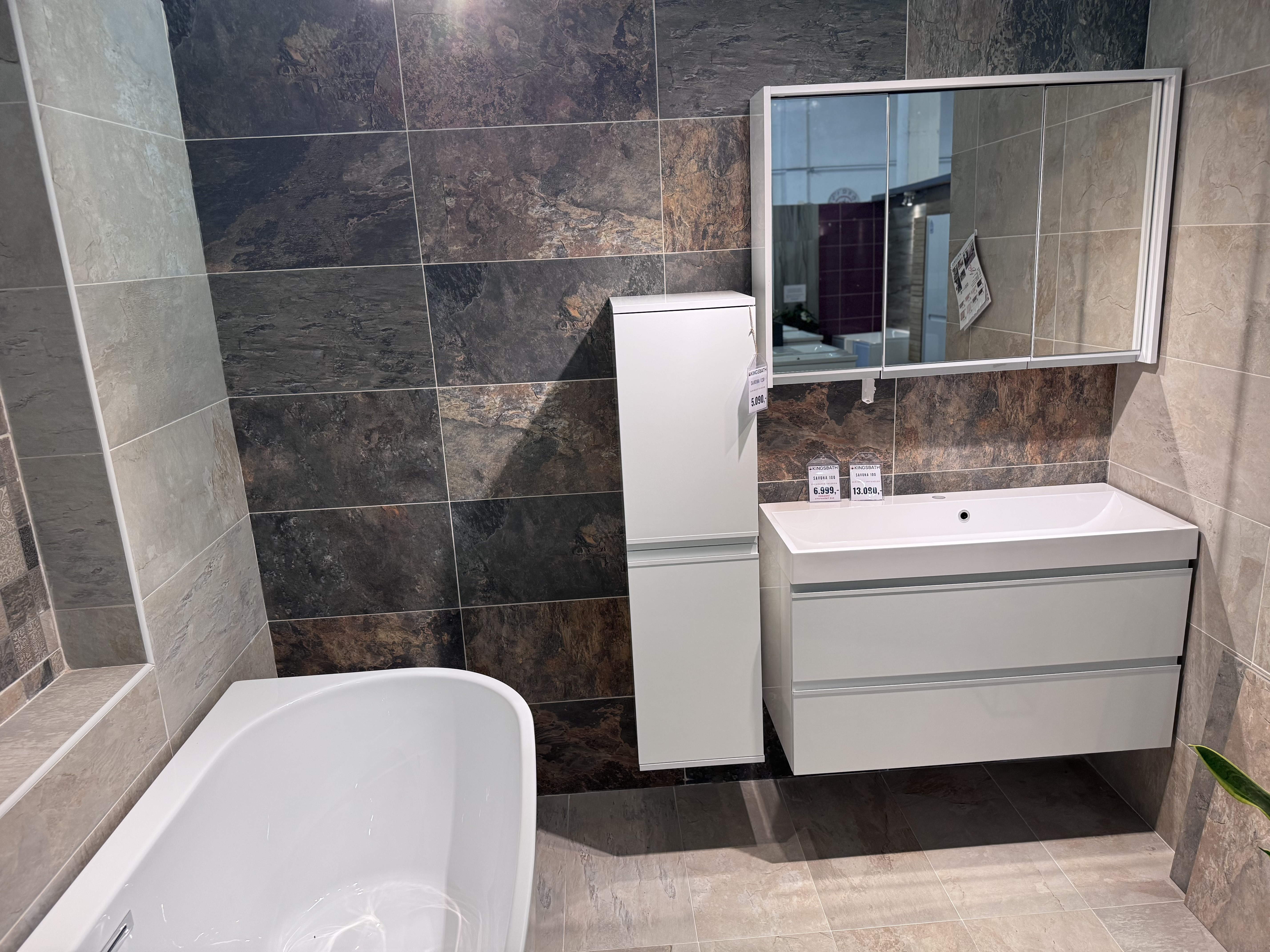 Moderní koupelna Aplomo showroom